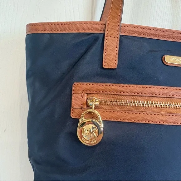Michael Kors Navy Signature Logo Lining Kempton Nylon Tote - Picture 2 of 8